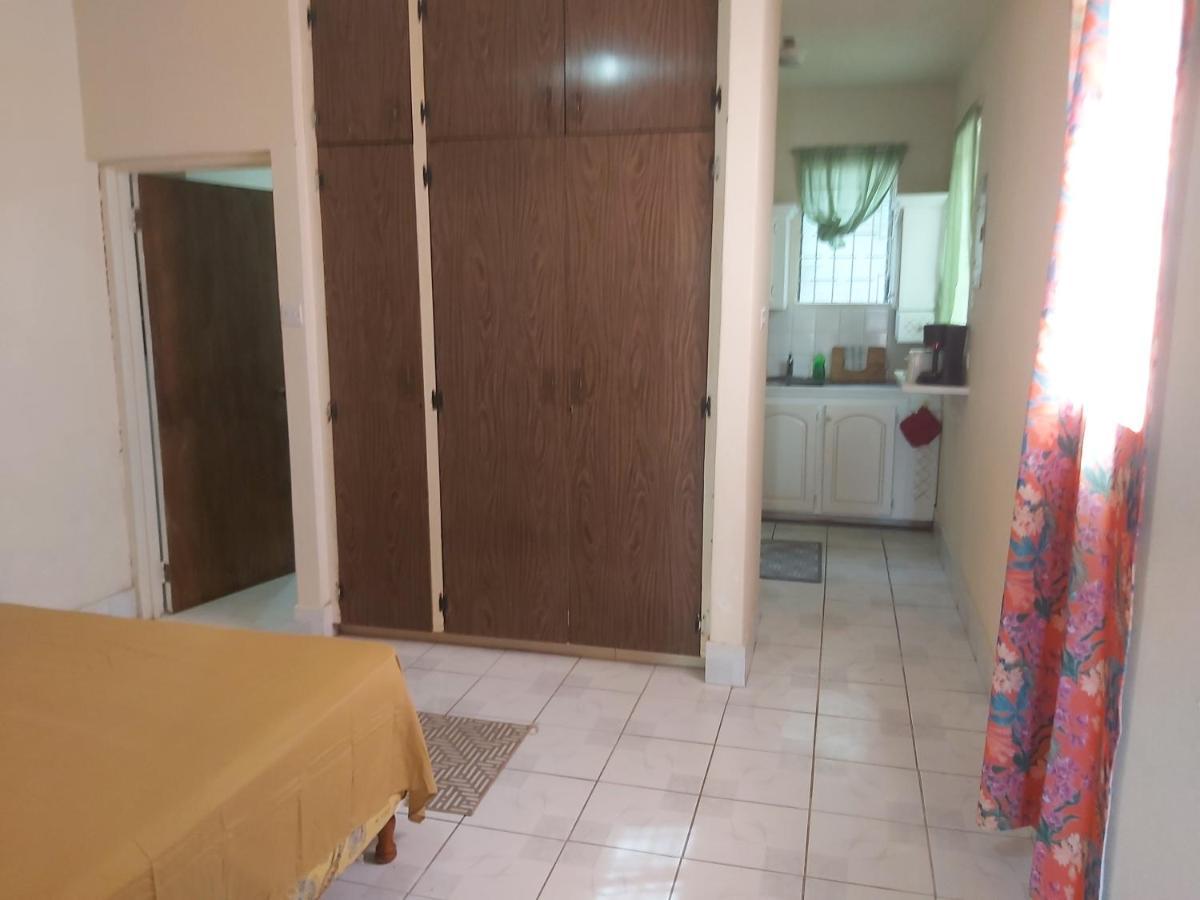 Ocean View Apartments ブリッジタウン エクステリア 写真