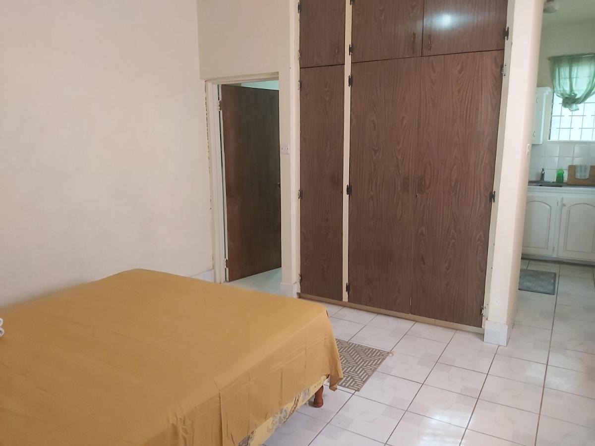 Ocean View Apartments ブリッジタウン エクステリア 写真