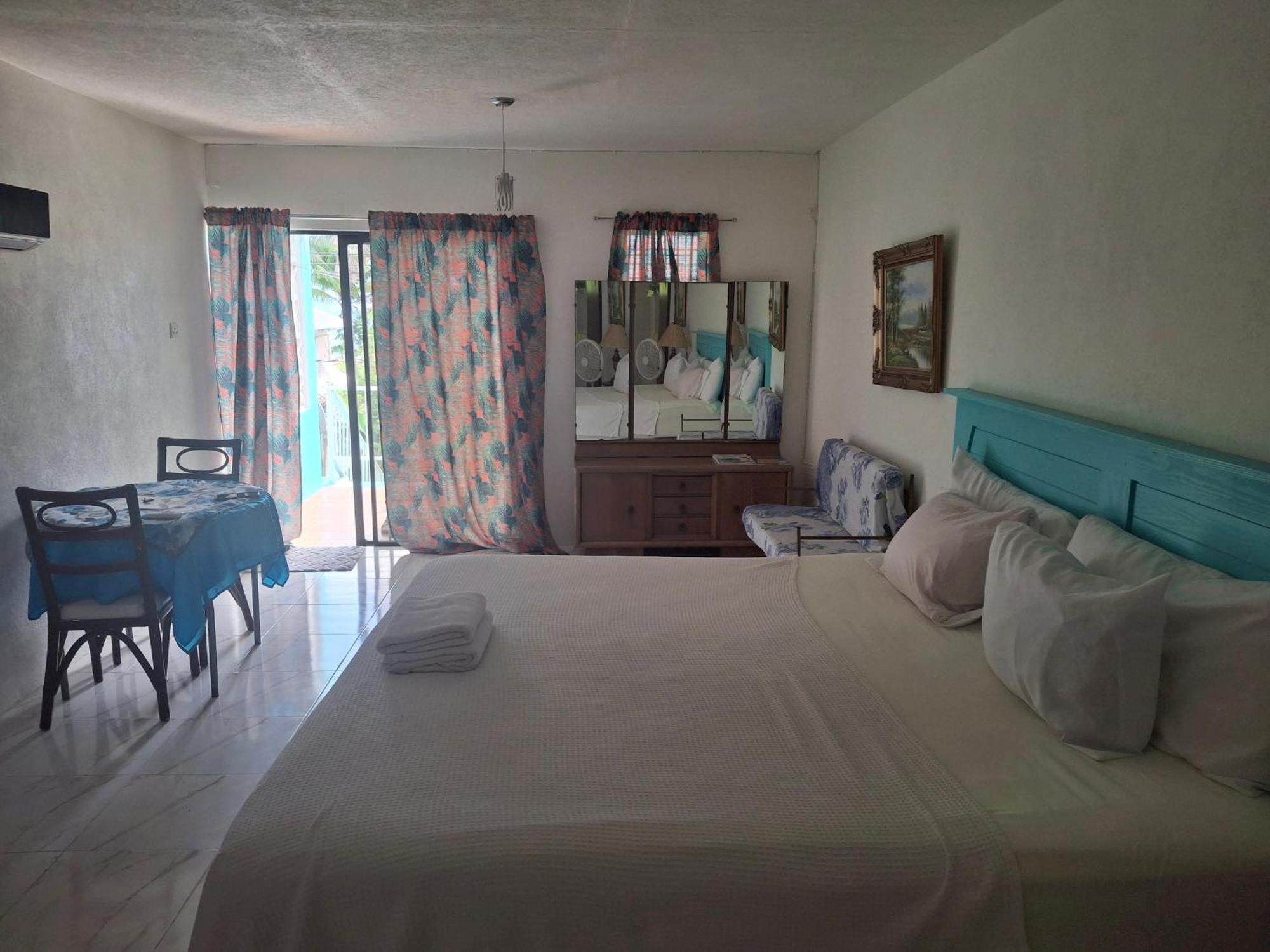 Ocean View Apartments ブリッジタウン エクステリア 写真