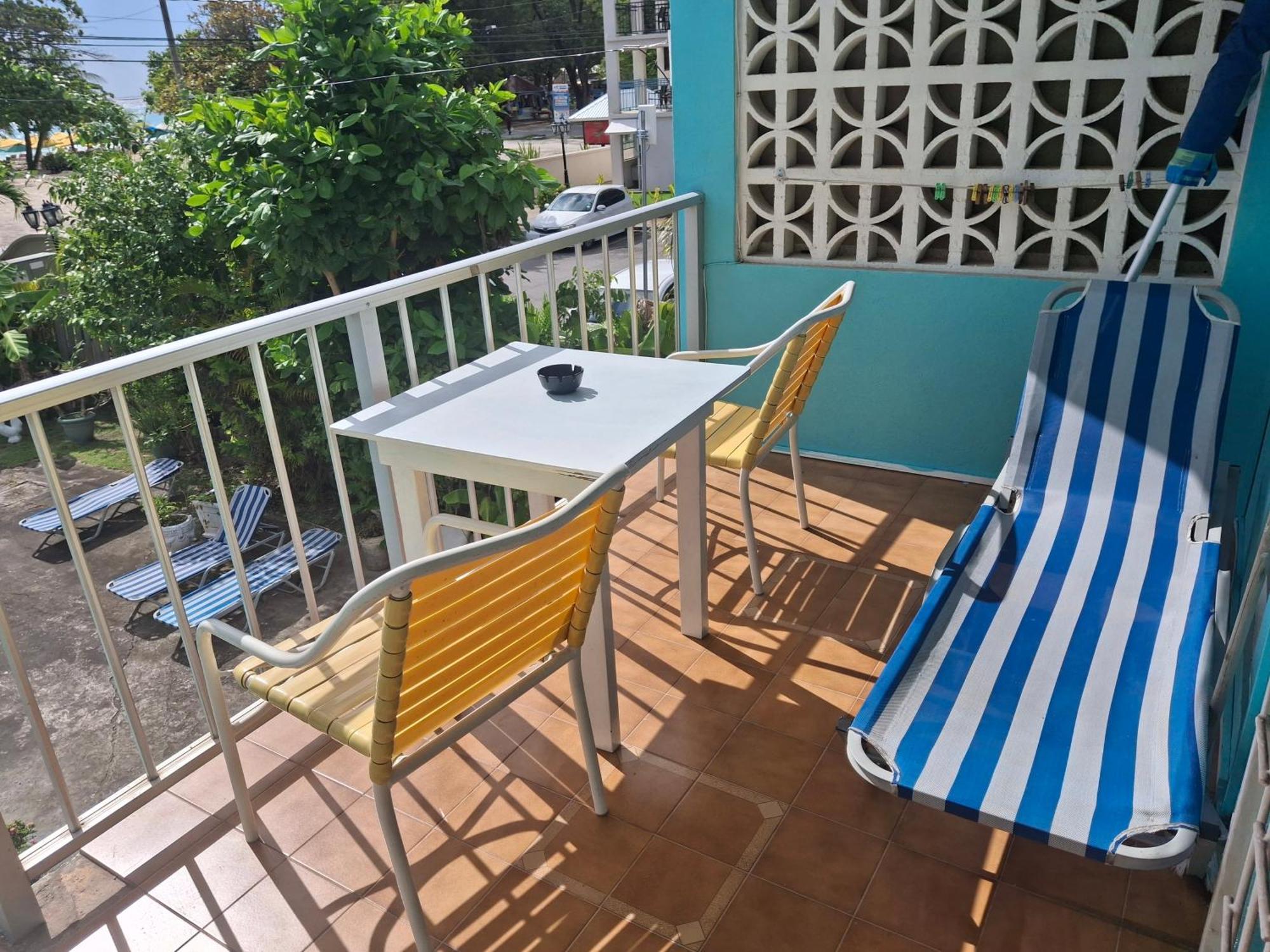 Ocean View Apartments ブリッジタウン エクステリア 写真