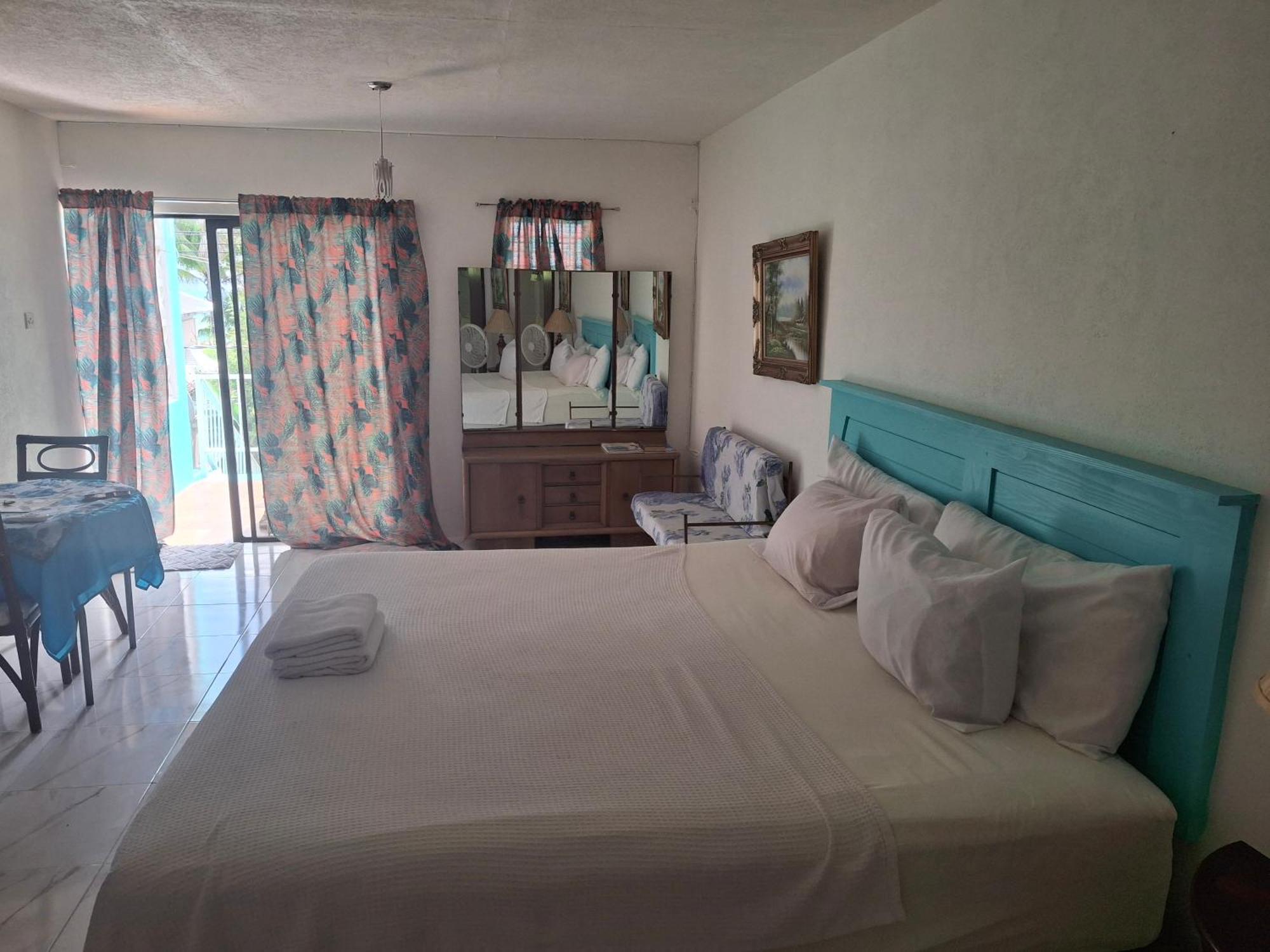 Ocean View Apartments ブリッジタウン エクステリア 写真